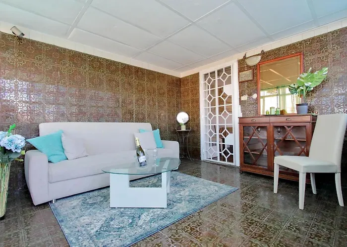 Timeless St Peter Terrace