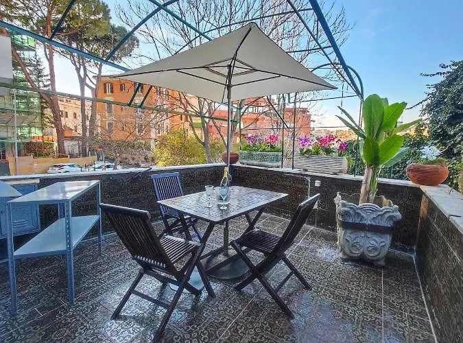 Timeless St Peter Terrace Apartament