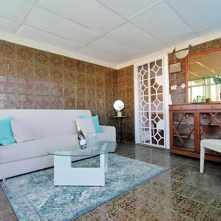 Timeless St Peter Terrace