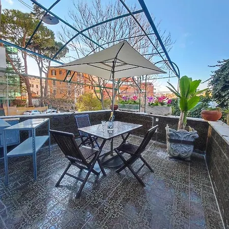 Timeless St Peter Terrace Apartament